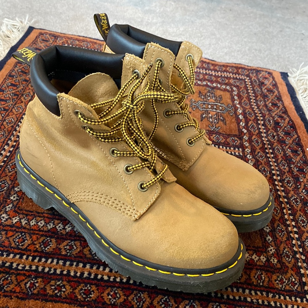 Tan Dr. Martens UK 6 EU 39 boots